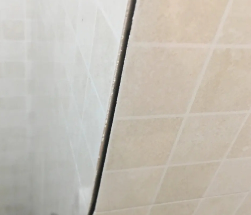 南江瓷砖空鼓维修公司分享阳台瓷砖脱落的修复过程可以分为以下几个步骤