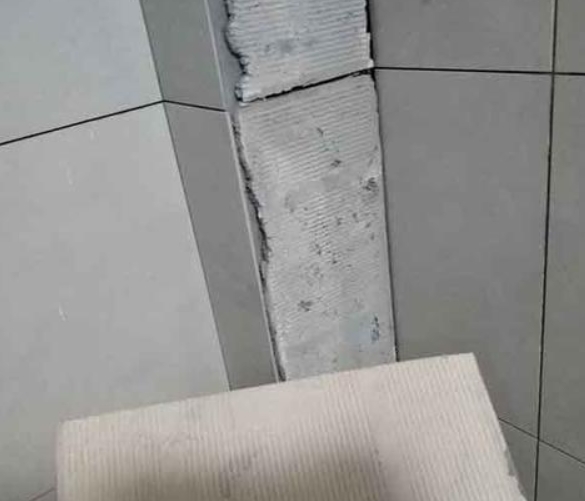 南江瓷砖空鼓维修公司分享下厨房瓷砖脱落的补救措施。